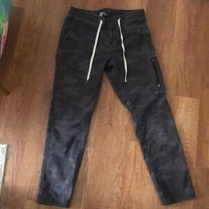 Vuori Womens Dark Camouflage Cargo Pants Medium